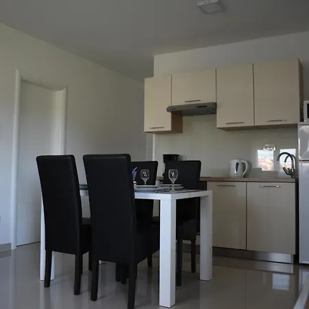Rena Apartment