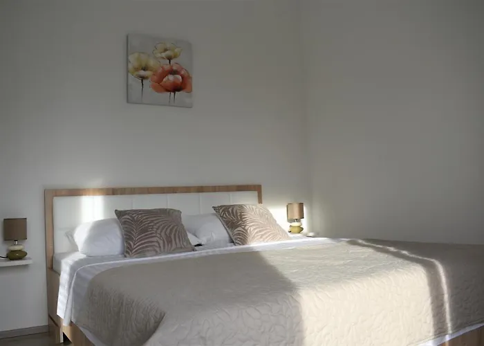 Apartament Rena *